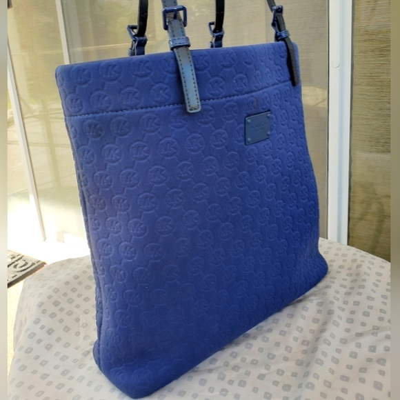 Michael Kors Jet Set Signature Embossed MK Logo Blue Neoprene Shoulder Tote Bag - Picture 12 of 16